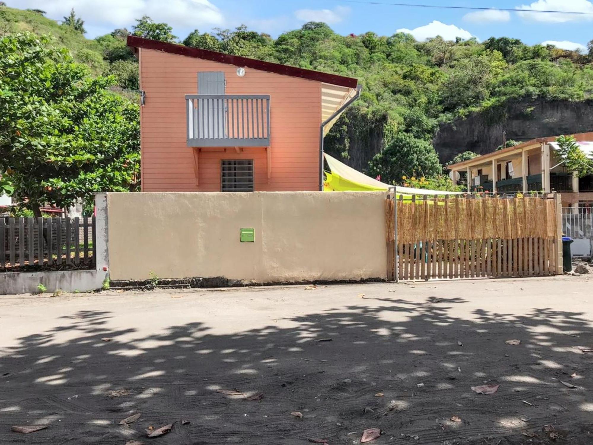 Appartement Cosy Au Carbet Avec Balcon Et Vue Sur Mer 70 M² ル・カルベ エクステリア 写真